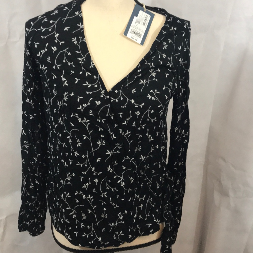 Universal Thread women’s floral blouse NWT size S